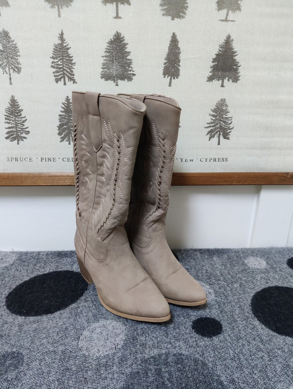 Taupe Western Cowboy Boots Tall Embroidered Pointed Toe Block Heel Size 7